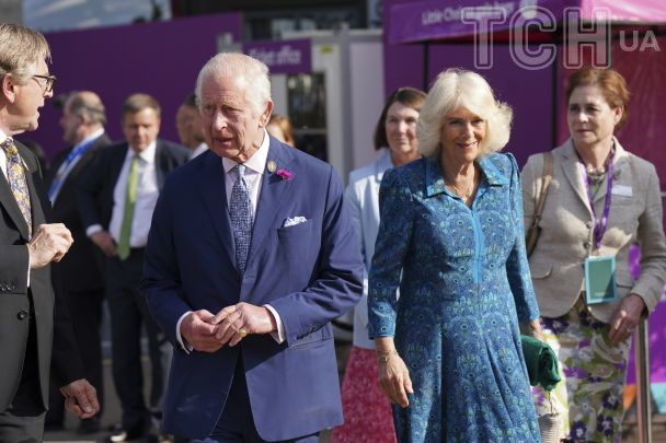 Король Чарльз і королева Камілла на виставці квітів у Челсі / © Associated Press