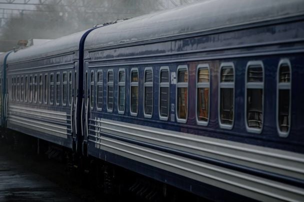 Из-за удара баллистики поврежден поезд Одесса-Запорожье: что известно о последствиях (видео)