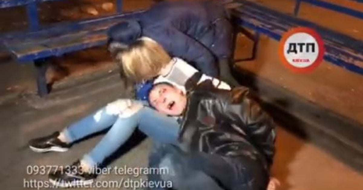 В Киеве беременная женщина пыталась украсть вещи с места ДТП