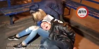 В Киеве беременная женщина пыталась украсть вещи с места ДТП