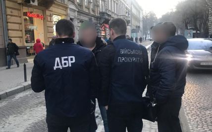 У Львові на хабарі спіймали працівника міграційної служби