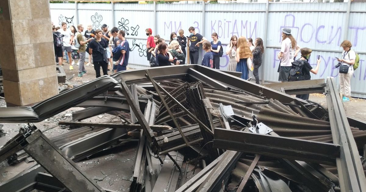 Суд наложил арест на любые работы по сносу в центре Киева здания "Цветы Украины"