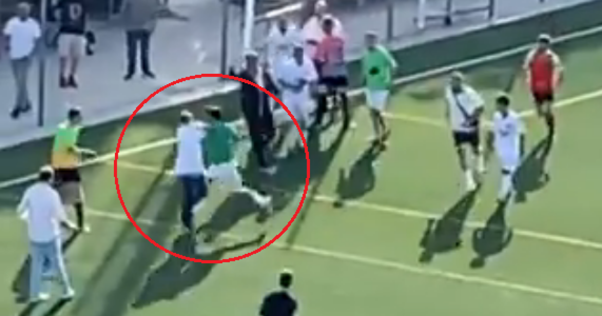 Футболіст напав на тренера суперника під час матчу Чемпіонату Каталонії