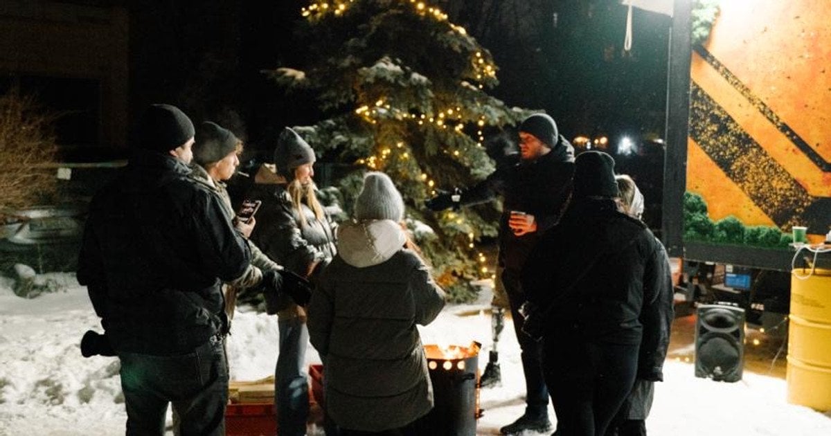 «Не могли залишитись осторонь». Ветерани Трійки створили мобільні пункти незламності для киян