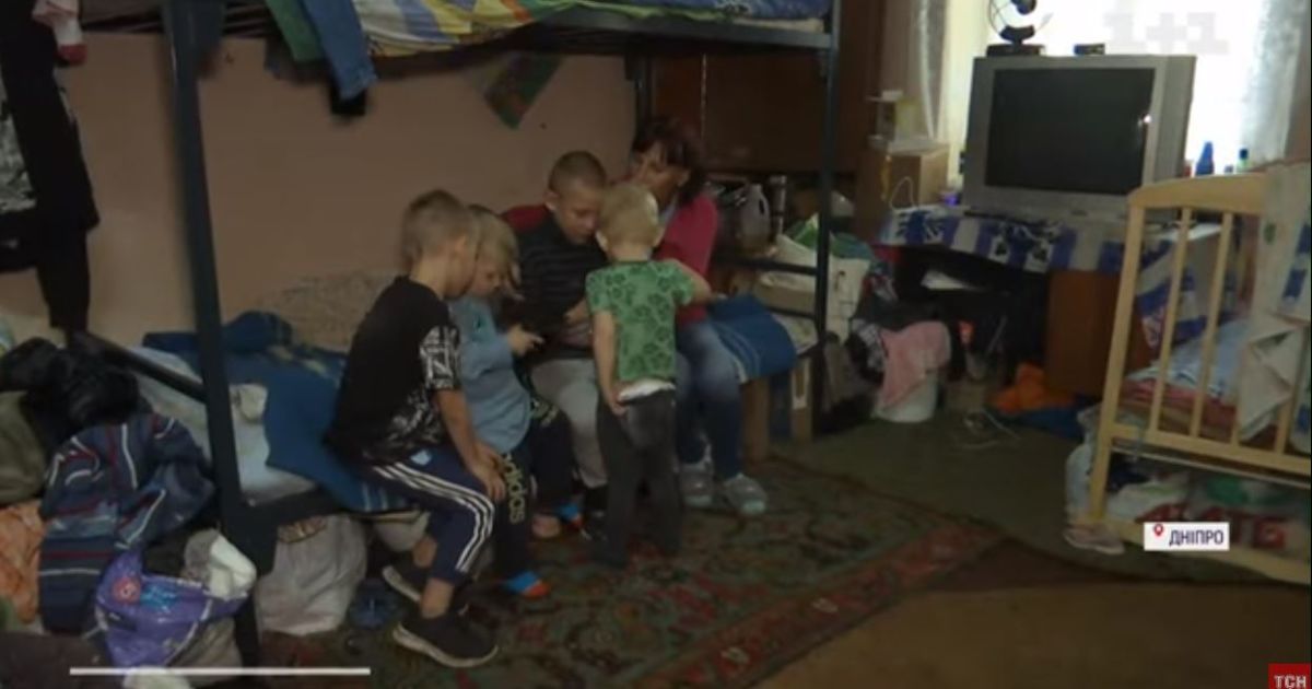 У Дніпрі майже 300 переселенців із зони бойових дій можуть опинитись на вулиці