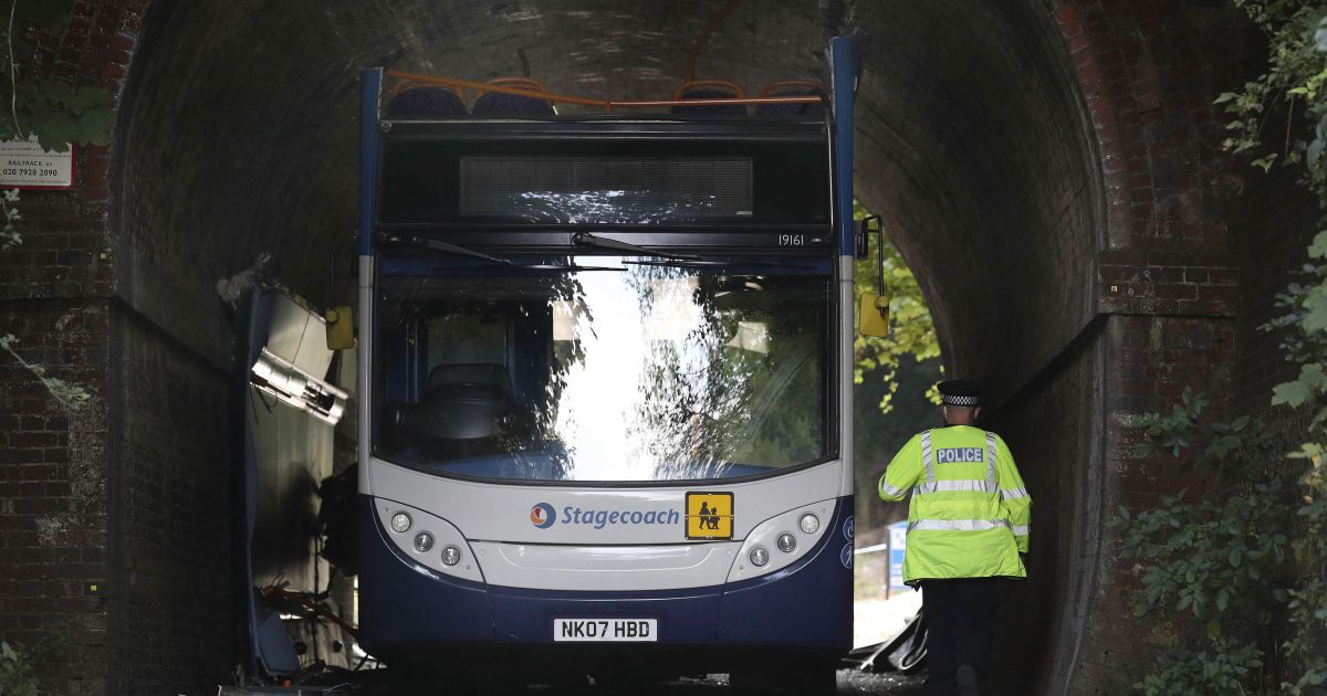 У Британії діти постраждали в аварії зі шкільним автобусом