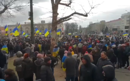 "Херсон - це Україна": у місті відбувається масова акція протесту проти російської окупації (фото, відео)