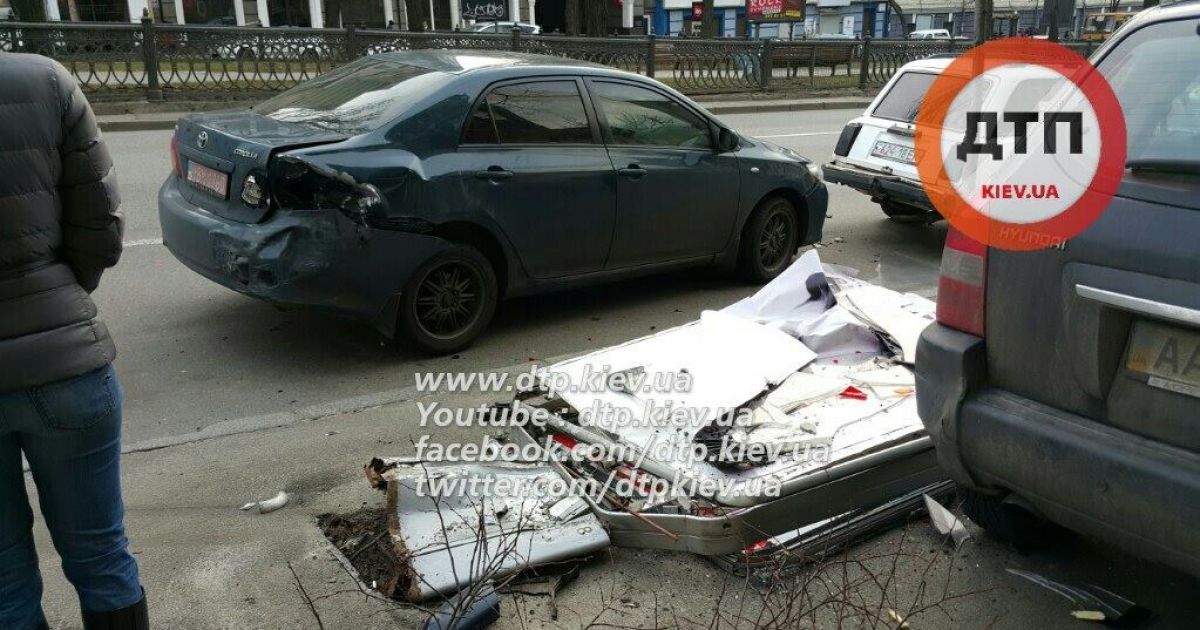На місці аварії на бульварі Шевченка в Києві / © facebook.com/dtp.kiev.ua
