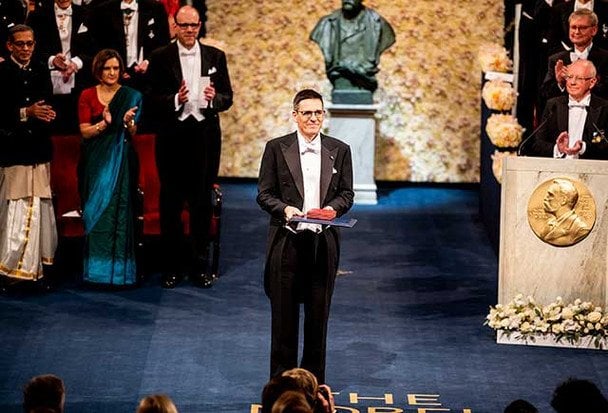 Дідьє Кело після отримання Нобелівської премії. Фото: Nobel Media