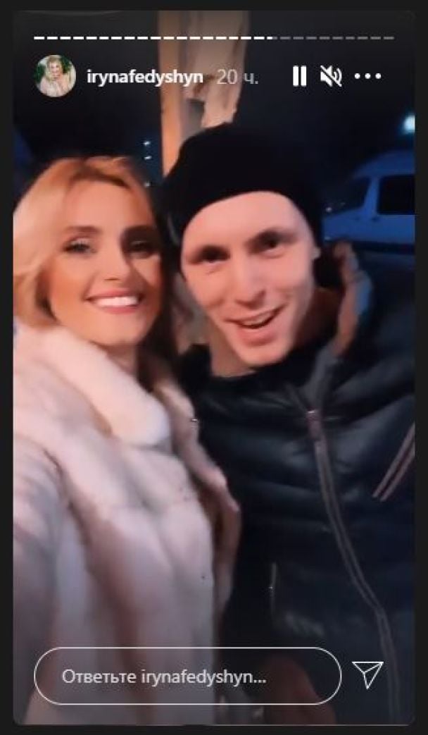 Қолмен жұмыс жасайтын орыс порно