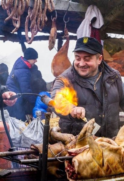 Праздник свежины. На Закарпатье стартовал фестиваль мясников