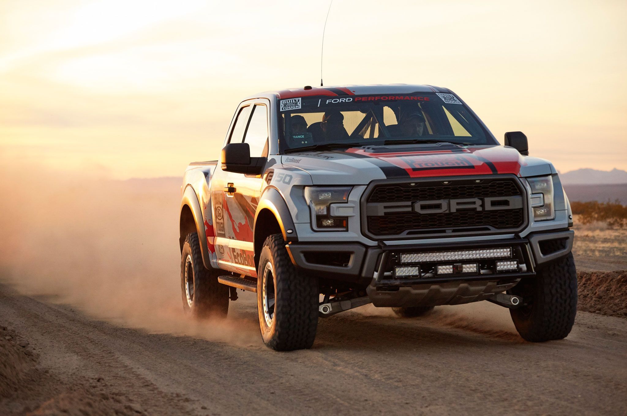 Серийный Ford F-150 Raptor примет участие в гонке Baja 1000 — Новости