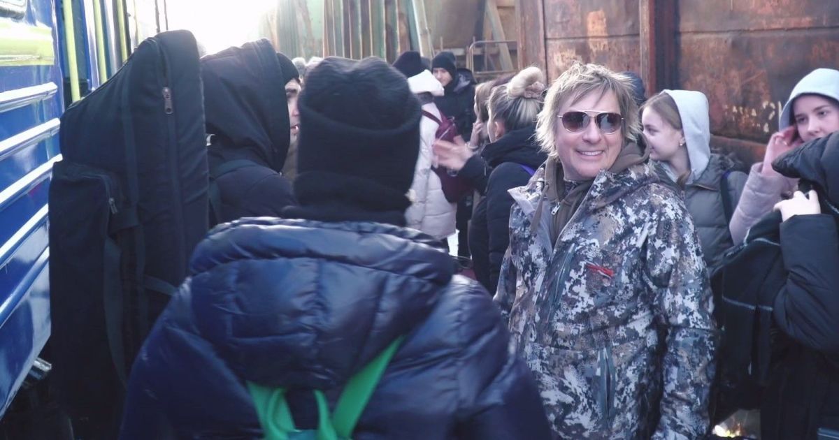 Степан Казанин эвакуирует детей из городов и сел вблизи линии фронта