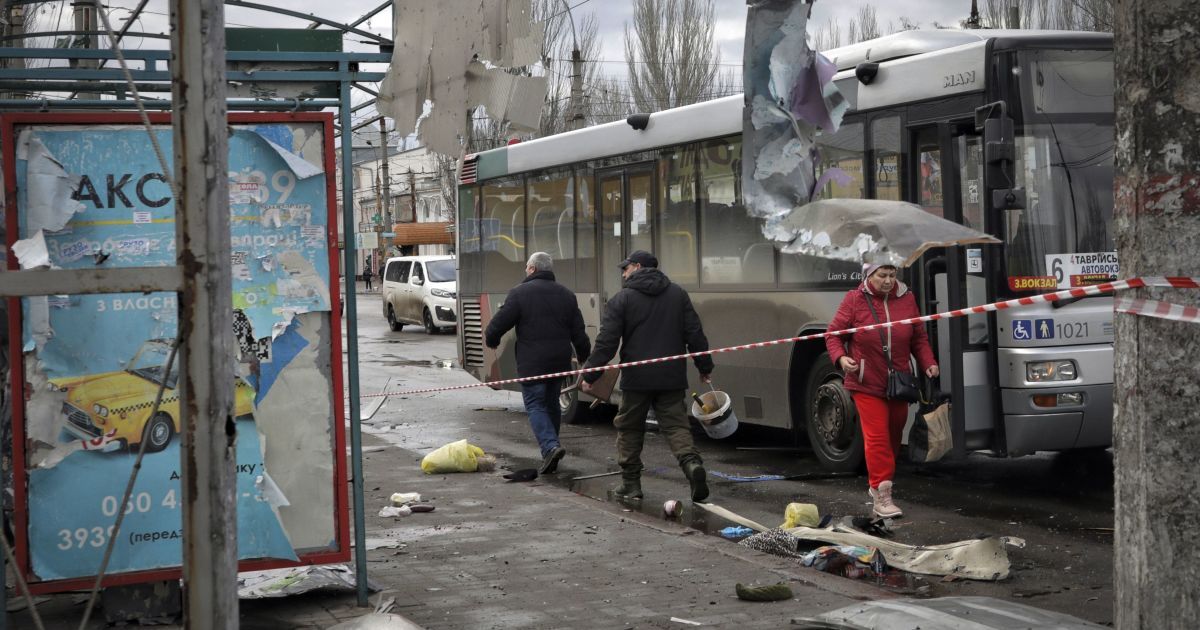 A woman was burned alive, and a man’s arm was torn off: shocking details of the shelling of a bus stop in Kherson