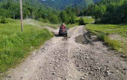 В горах Закарпатья на 17-летнего туриста напала змея: дальше идти уже не смог