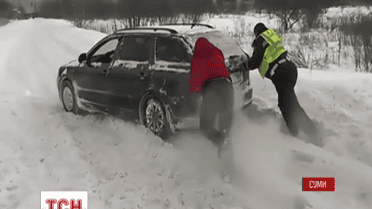 На Сумщине за сутки спасатели вызволили более полусотни автомобилей