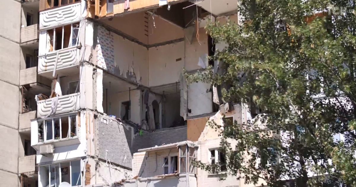 Разрушенную взрывом многоэтажку в Киеве на Позняках будут разбирать всю зиму: видео