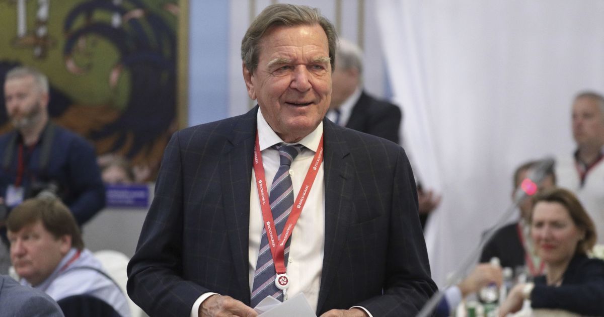 Пророссийский экс-канцлер Германии Шредер назвал украинского посла "карликом"