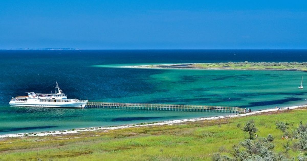 На безлюдному острові біля Скадовська застрягли близько 200 відпочивальників – очевидець