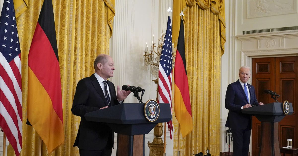 Канцлер Шольц впервые встретился с президентом Байденом: о чем говорили политики