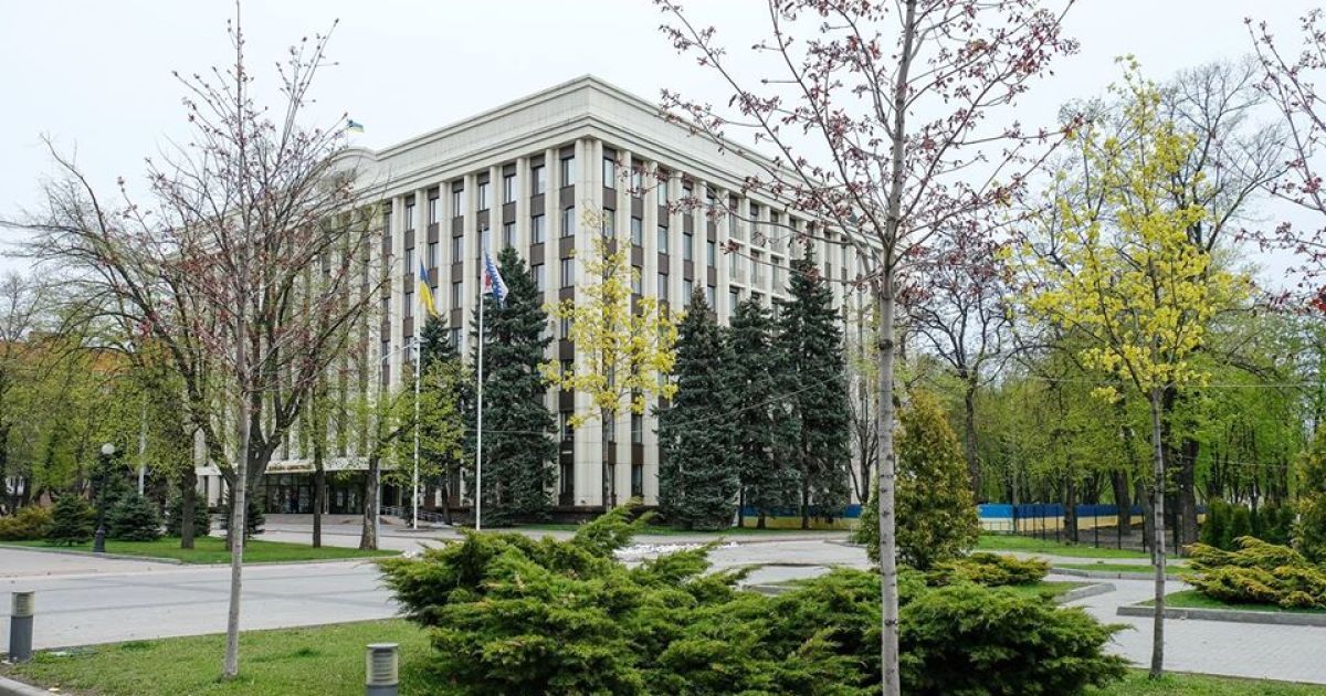 Співробітник Дніпропетровської ОДА заразився коронавірусом: ще півсотні чекають результат
