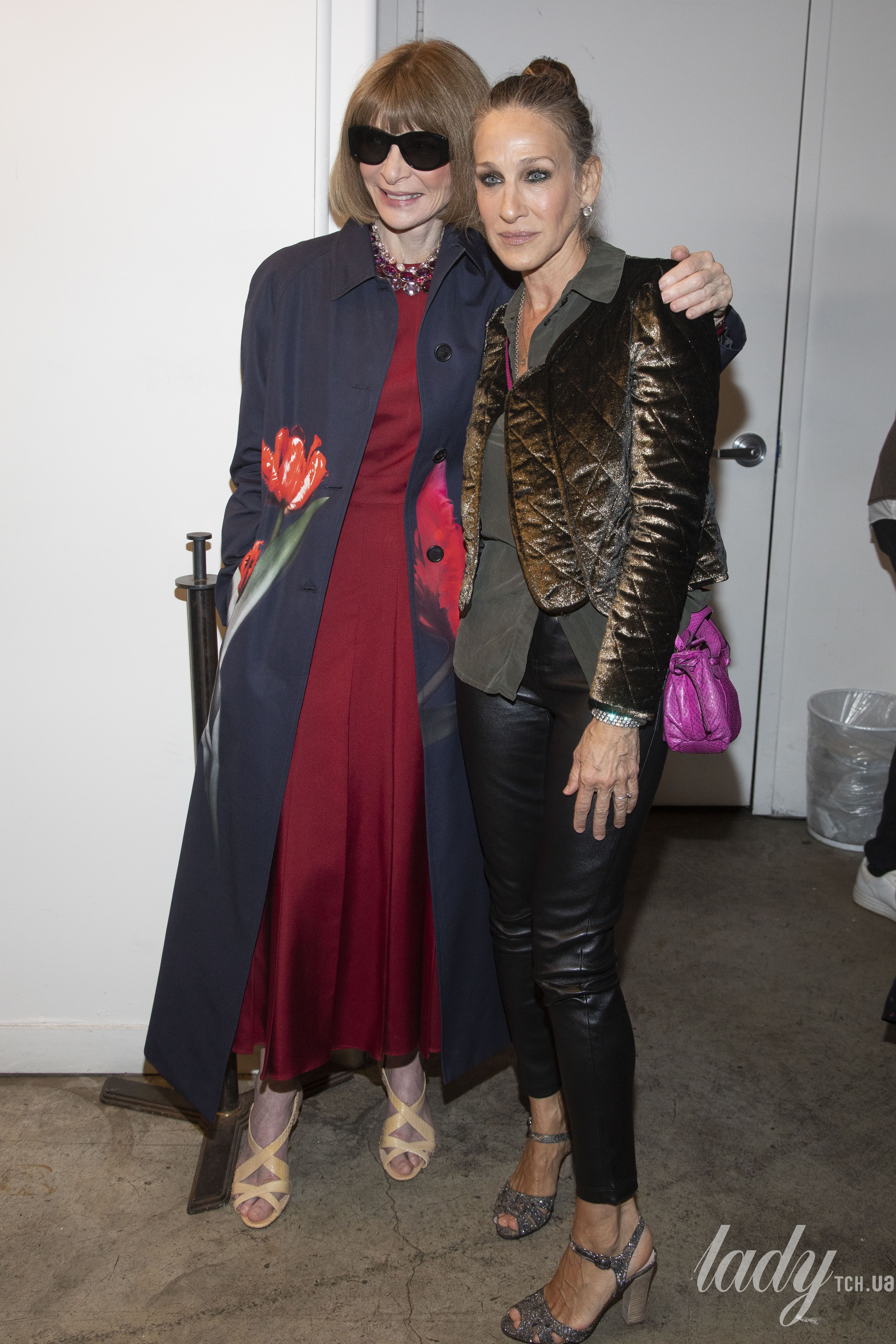 Догги стиліндегі қыздардың есектерінің фотосуреттері