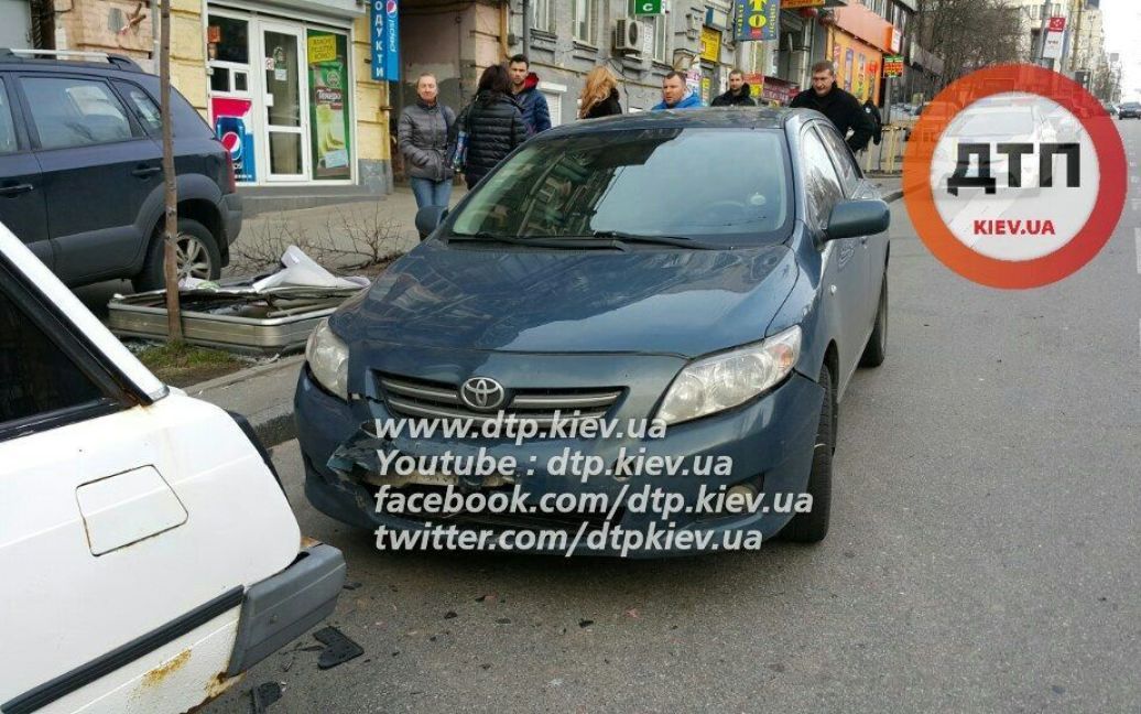 На місці аварії на бульварі Шевченка в Києві / © facebook.com/dtp.kiev.ua