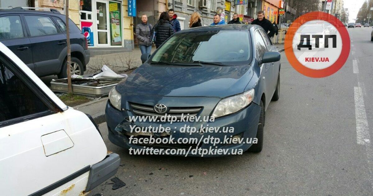 На місці аварії на бульварі Шевченка в Києві / © facebook.com/dtp.kiev.ua