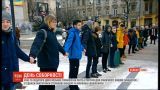 У Львові учні та педагоги створили "живий ланцюг" довжиною півтора кілометри