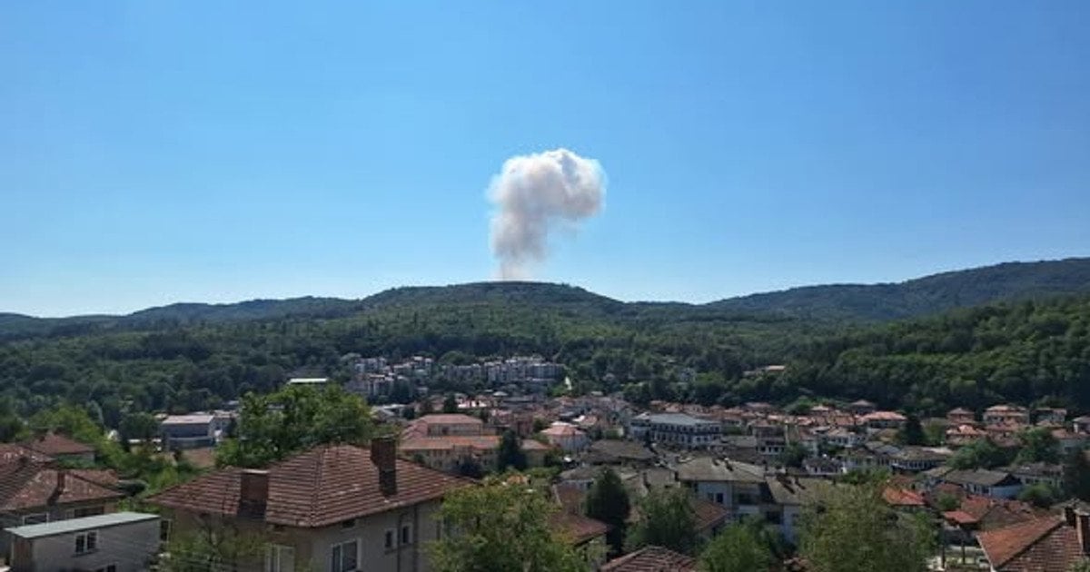 У Болгарії горить склад боєприпасів