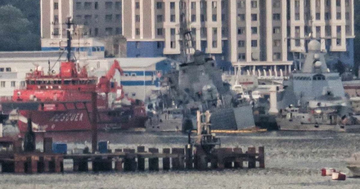 Корабель "Оленегорський горняк" накренився на лівий борт після атаки морськими дронами / Фото з відкритих джерел