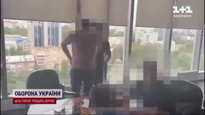 "Пришел человек и поставил". Нардепы "Слуг народа" попали во "взяточный" скандал