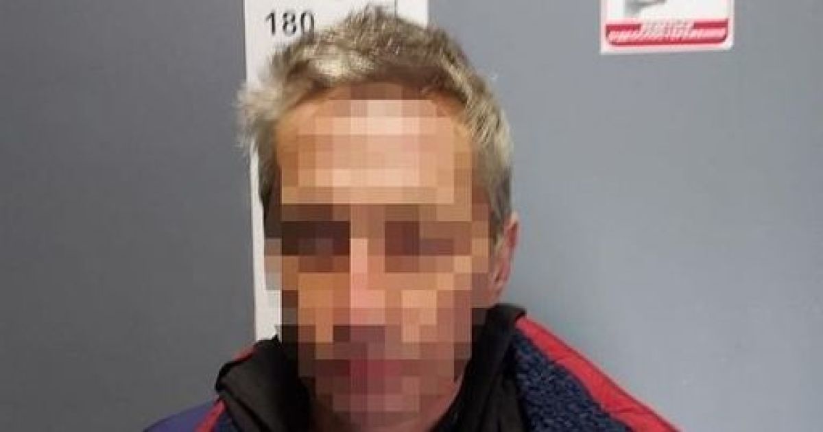 Пока мама была на работе: в Киеве 44-летний мужчина развращал несовершеннолетнюю падчерицу