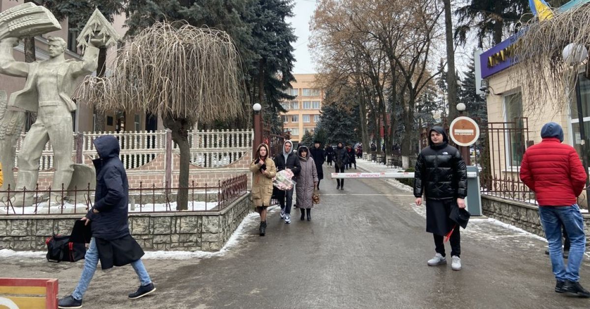У полтавському університеті шукають вибухівку: фото
