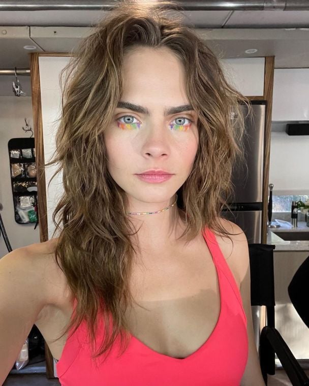  / © instagram.com/caradelevingne