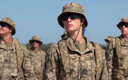 Військовий облік жінок в Україні: які штрафи за відмову і чи зможуть українки виїжджати за кордон