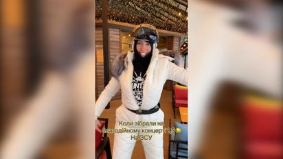 Оля Полякова потанцювала в гірськолижному костюмі