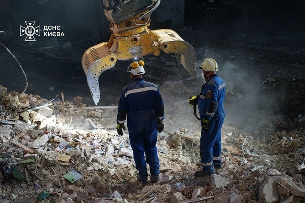 У Києві різко зросла кількість жертв російської терористичної атаки 17 червня / © ДСНС