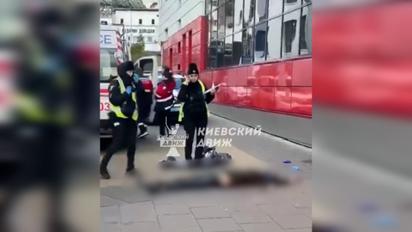 В Киеве на Позняках мужчина упал с крыши ТЦ «Пирамида»