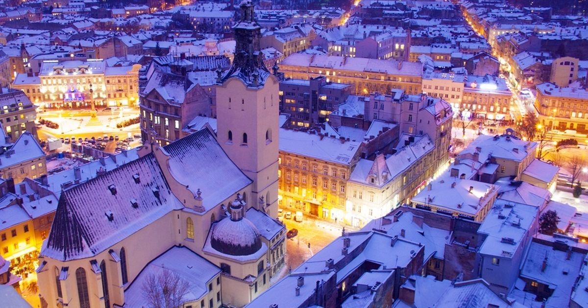 З ялинкою і ковзанкою, але без масштабних заходів: як у Львові святкуватимуть новорічні свята