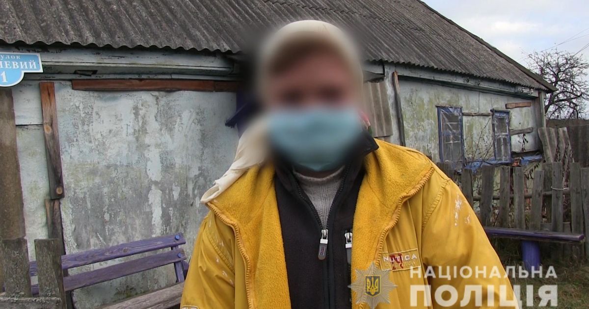 Жительница Сумской области родила ребенка в уличном туалете и оставила его в нечистотах