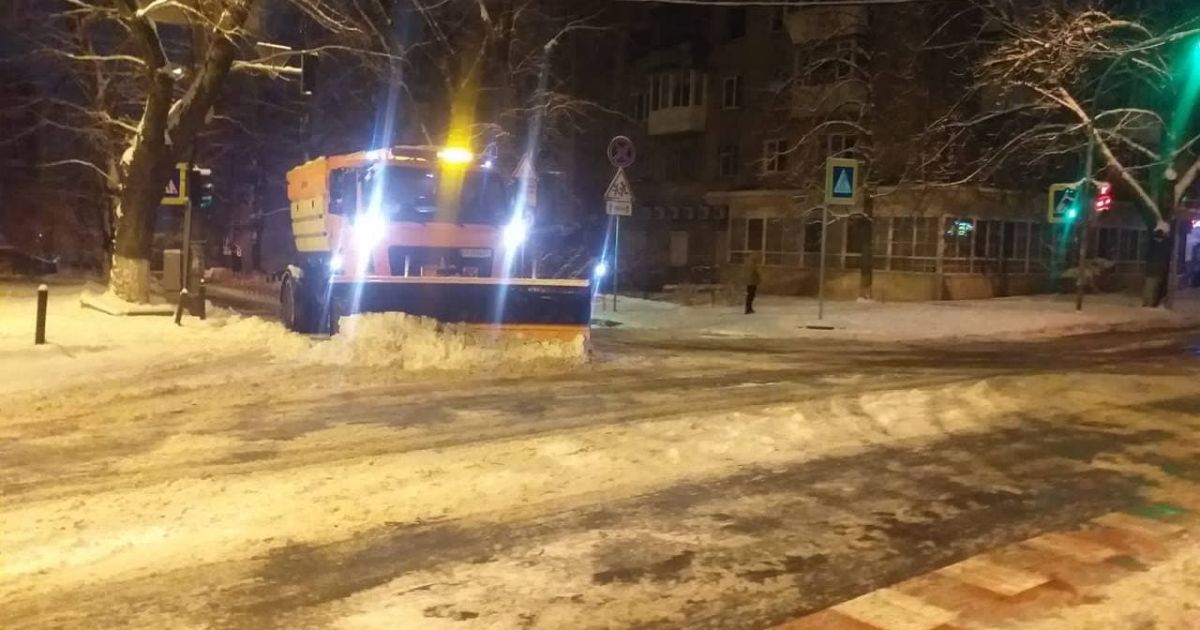 Як Київ розчишають після снігопаду