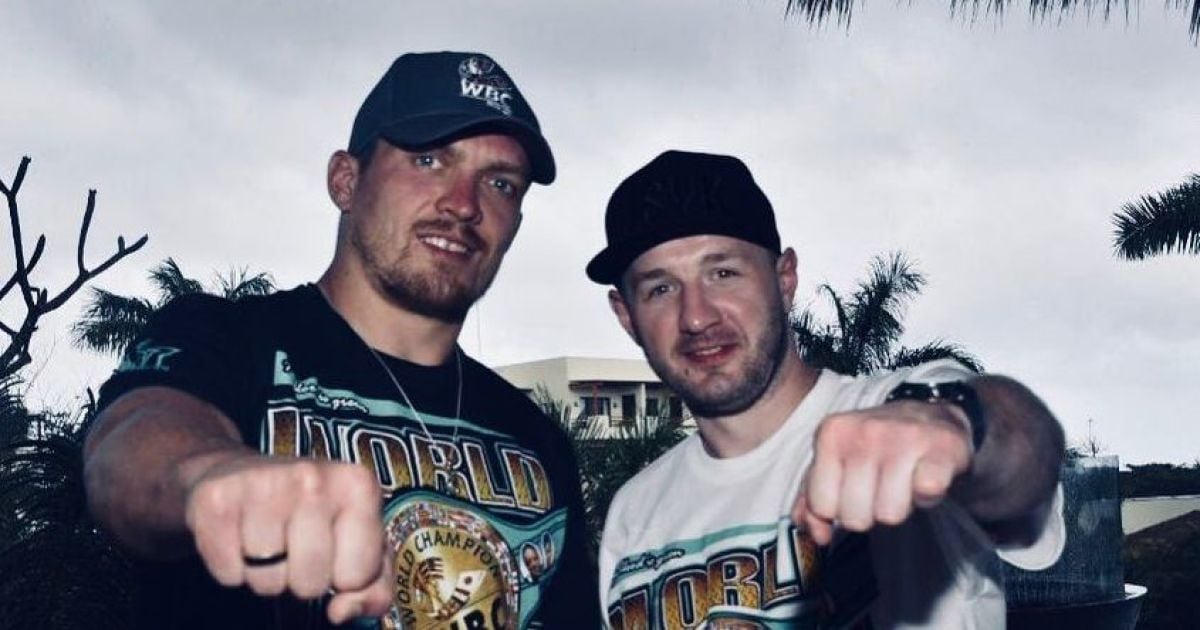 Усик попрощався з тренером перед фінальним боєм WBSS з Гассієвим