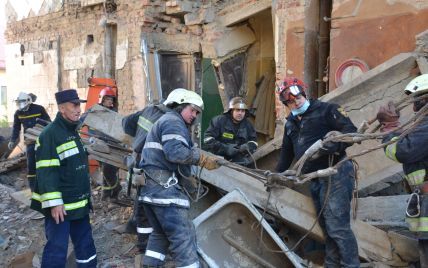 Обвал будинку у Дрогобичі. Рятувальники знайшли під завалами ще одне тіло