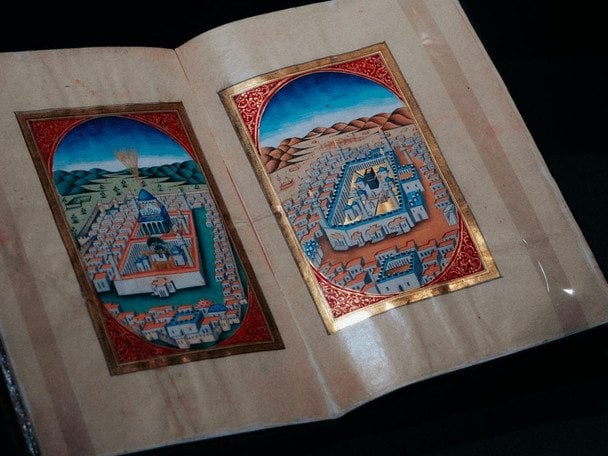 31 березня святкують Міжнародний день «Обійми медієвіста» / © pexels.com