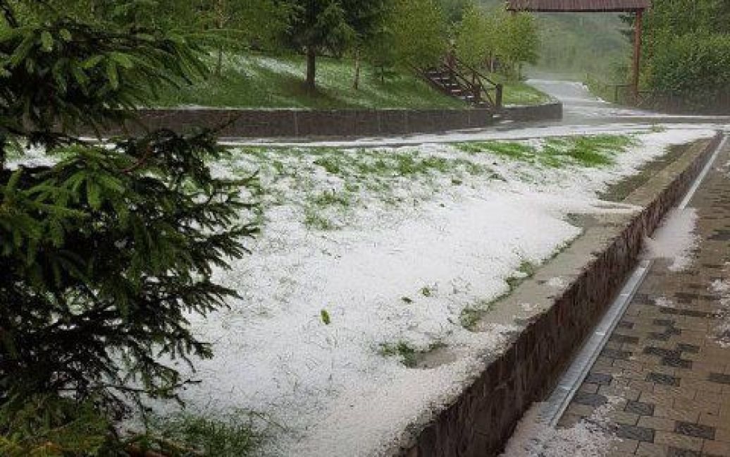 На Закарпатье в июле выпал снег / © Отель "Наташка" / Facebook