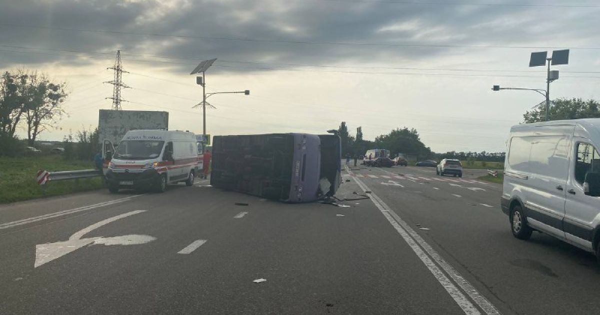 Водій автомобіля Daewoo не надав переваги в русі пасажирському автобусу