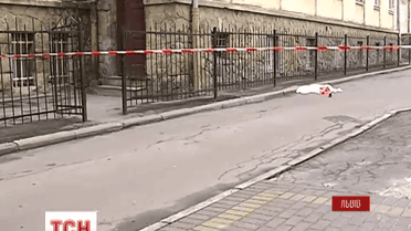 У Львові з третього поверху школи-інтернату випала дитина