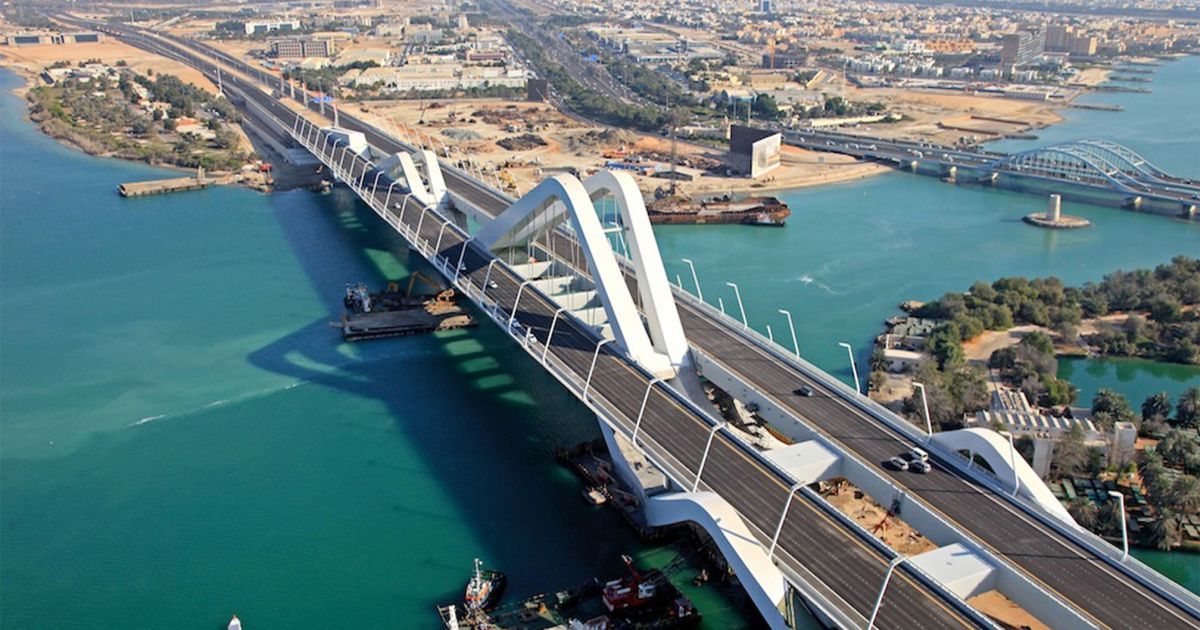 В Абу-Даби водителей начнут "обдирать" на платных дорогах