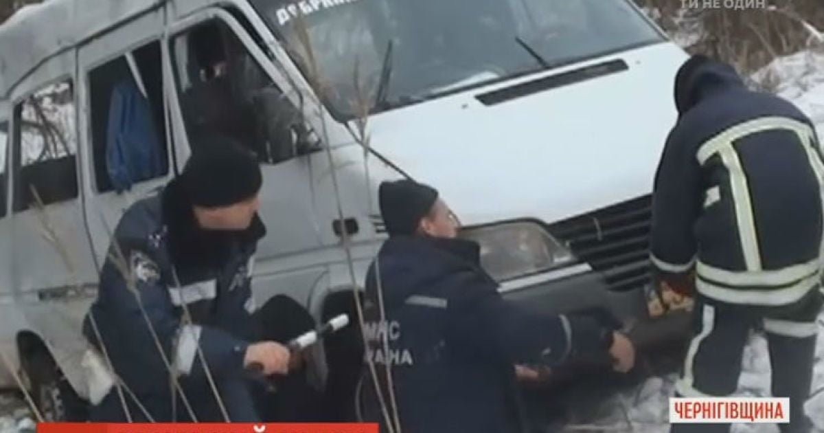 18 пасажирів маршрутки постраждали внаслідок аварії на Чернігівщині